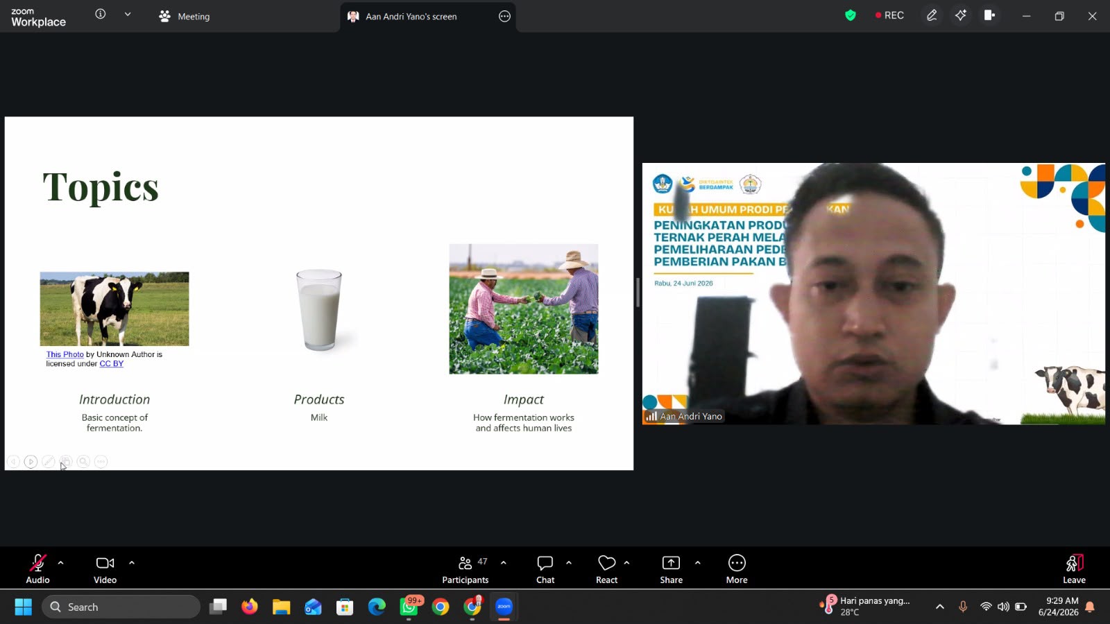 Narasumber memaparkan materi mengenai pakan dan fermentasi dalam mendukung produktivitas ternak perah