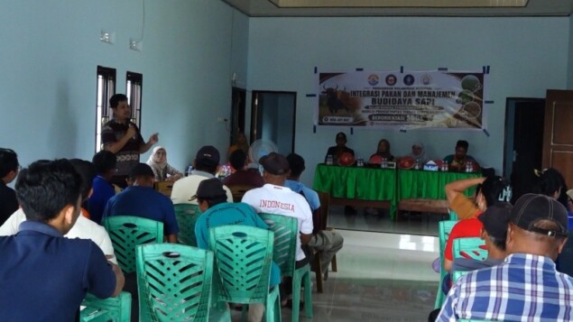 Peserta mengikuti kegiatan integrasi pakan dan manajemen budidaya sapi di Desa Jatibali