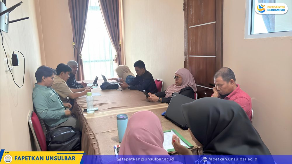 Jajaran pimpinan fakultas dan anggota senat saat mengikuti Rapat Senat Pembentukan Kepengurusan Fapetkan Unsulbar periode 2026–2030 di Ruang Rapat Senat Fapetkan.