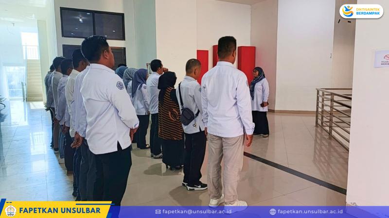 DEKAN FAPETKAN BERI ARAHAN DALAM APEL PAGI TENAGA KEPENDIDIKAN